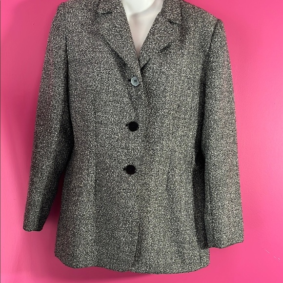 Stephanie Andrew’s tweed blazer - Picture 1 of 5